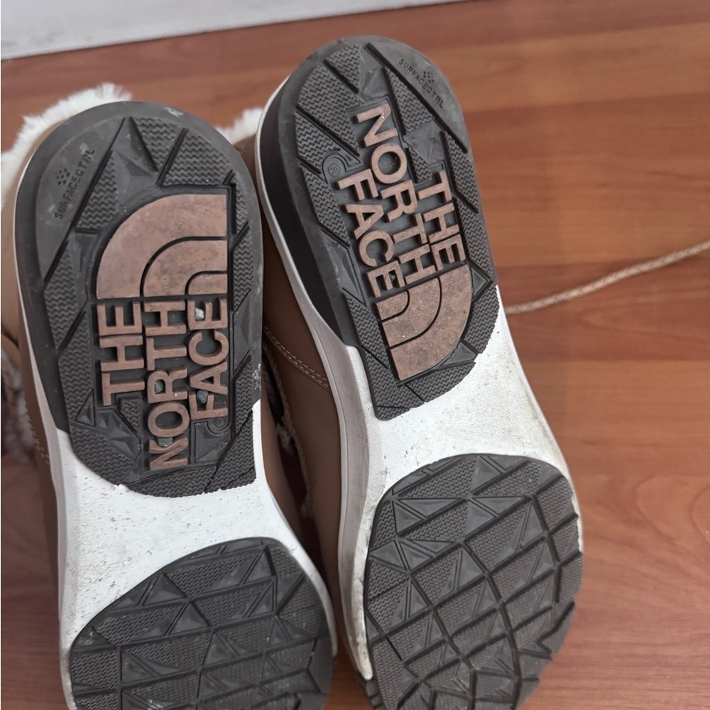 The North Face Tan Winter Boots with White Fur - Picture 5 of 5